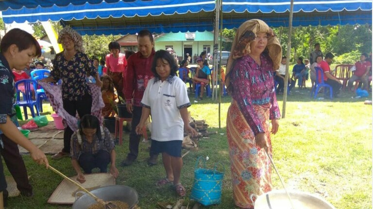 Festival masakan tradisional, pemeran dan kuliner tradisional, pentas seni dan budaya serta pasar rakyat di Desa Hurung Bunut Kabupaten Gunung Mas